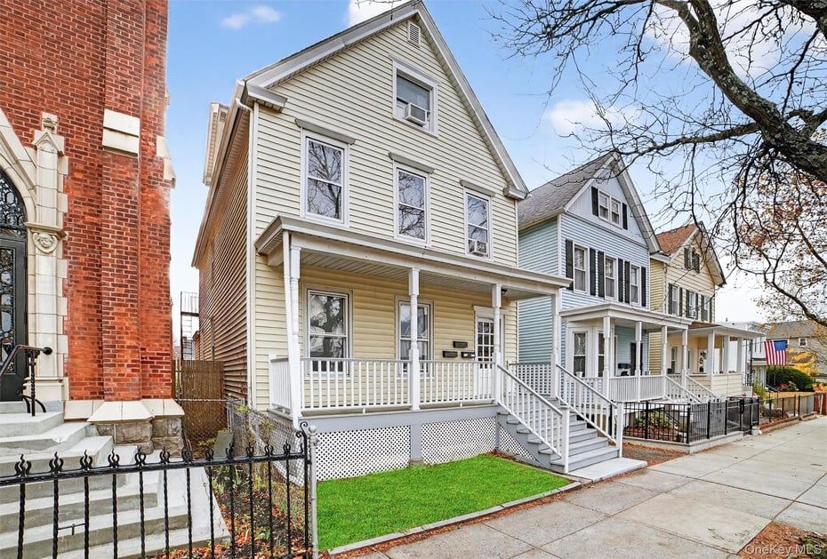 140 Beekman Avenue Photo 1