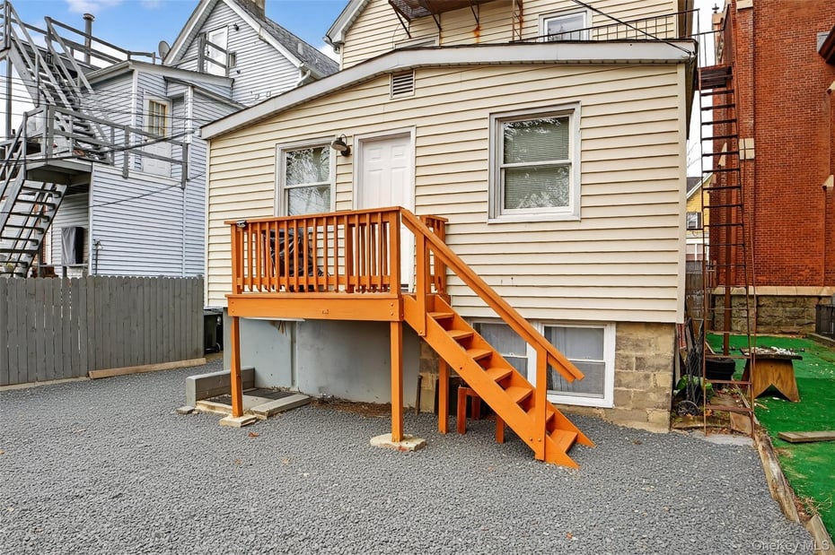 140 Beekman Avenue Photo 31