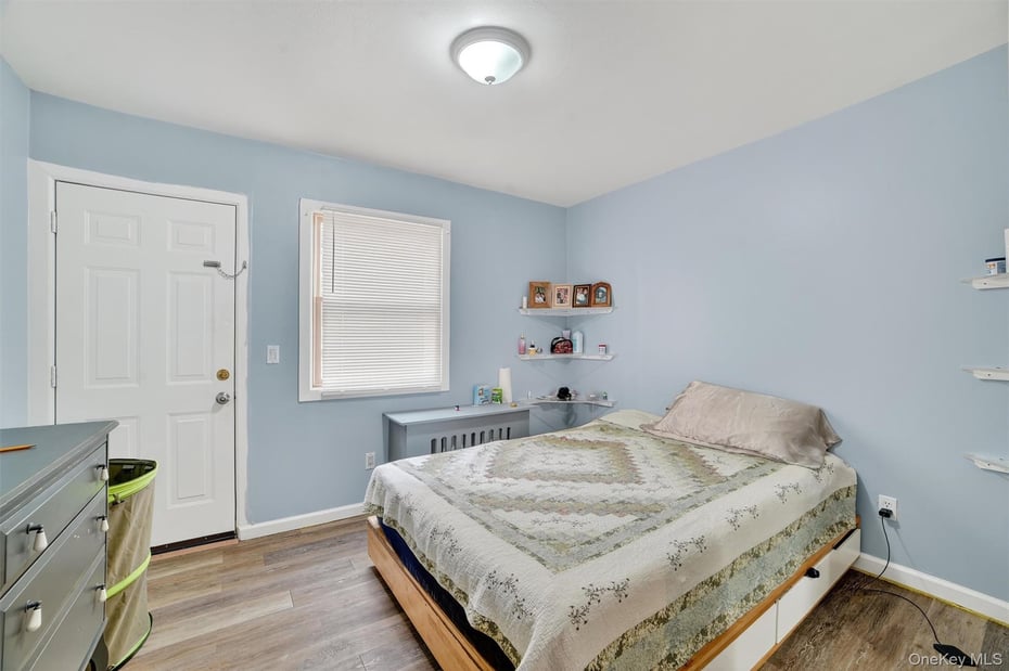 140 Beekman Avenue Photo 15