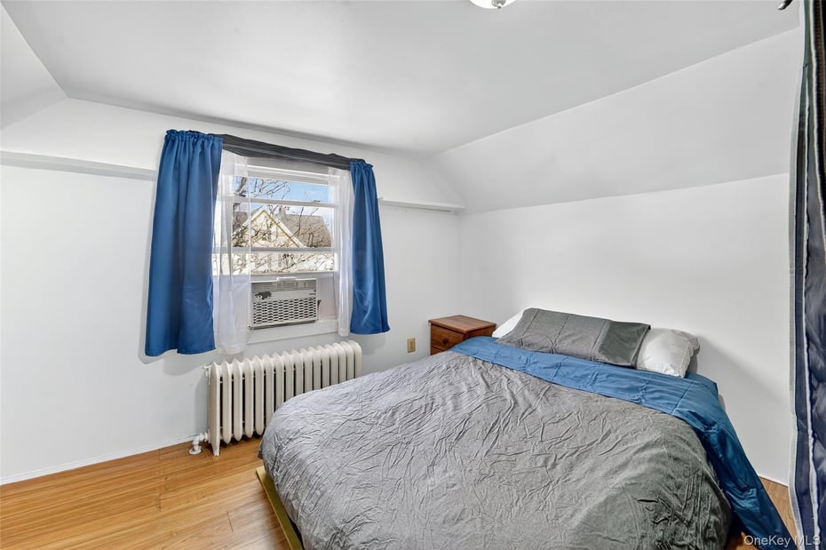 140 Beekman Avenue Photo 25