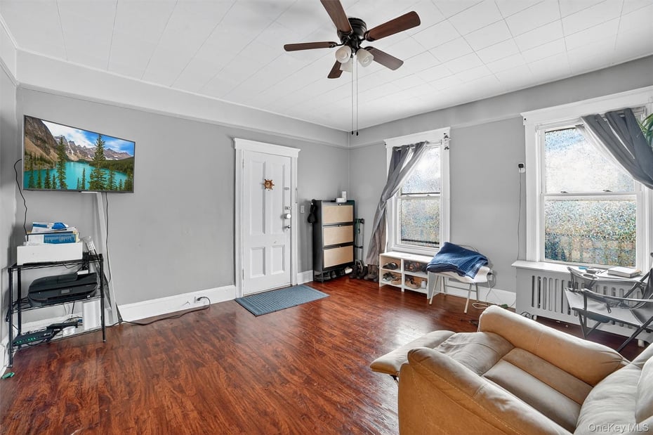 140 Beekman Avenue Photo 12