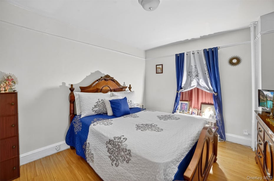 140 Beekman Avenue Photo 10