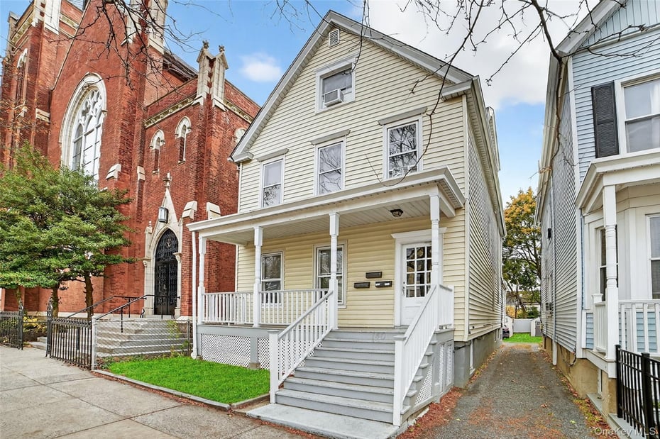 140 Beekman Avenue Photo 30