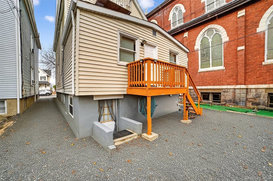 140 Beekman Avenue Photo 34
