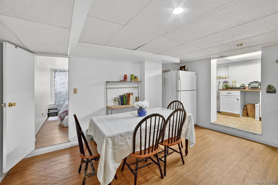 140 Beekman Avenue Photo 29