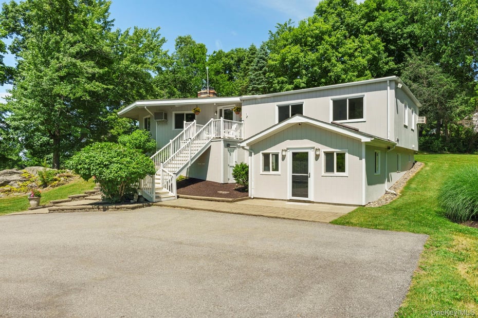 12 Raymond Road Photo 2
