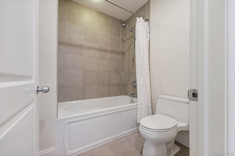 1320 N Albany Post Road Photo 32