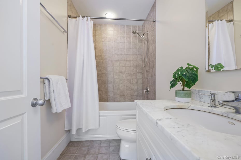 1320 N Albany Post Road Photo 36