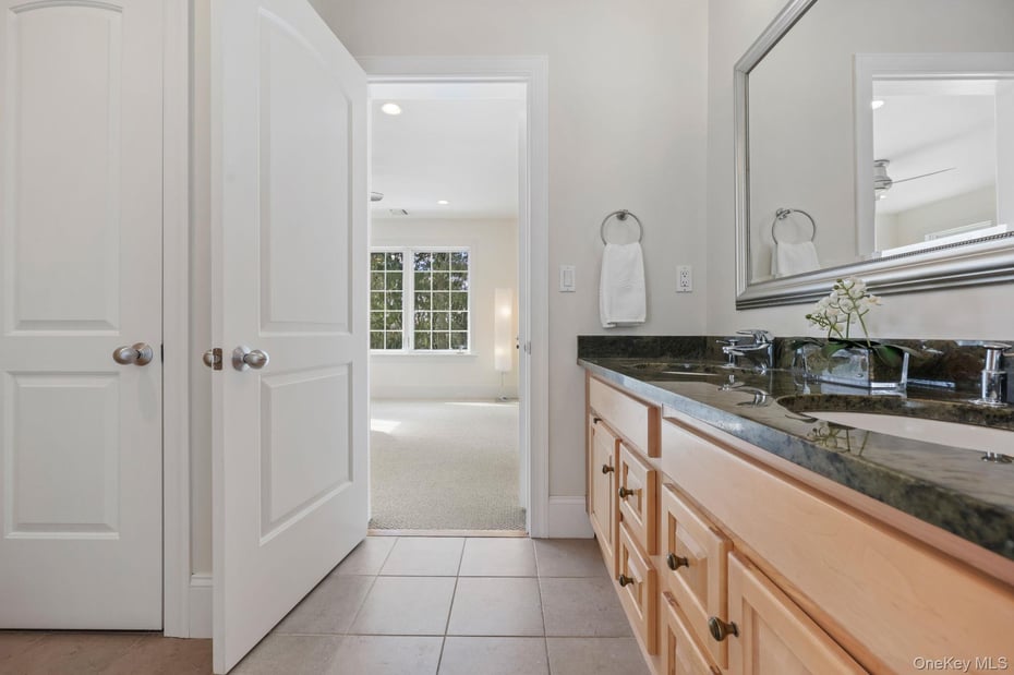 1320 N Albany Post Road Photo 31