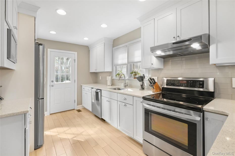 5 Birch Street W Photo 11