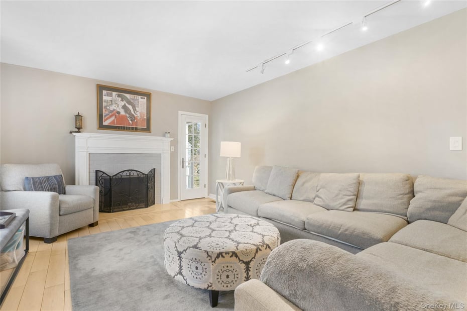 5 Birch Street W Photo 3