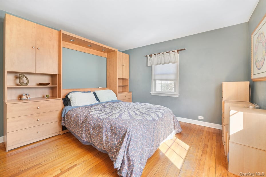 5 Birch Street W Photo 17