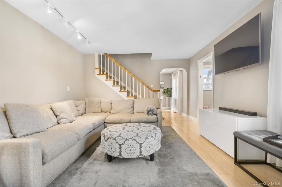 5 Birch Street W Photo 4