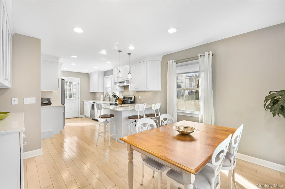 5 Birch Street W Photo 8