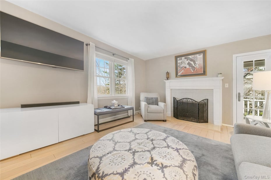 5 Birch Street W Photo 6