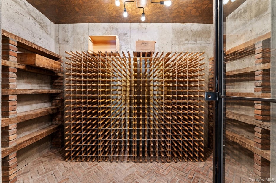 16 Taylor Road Photo 32