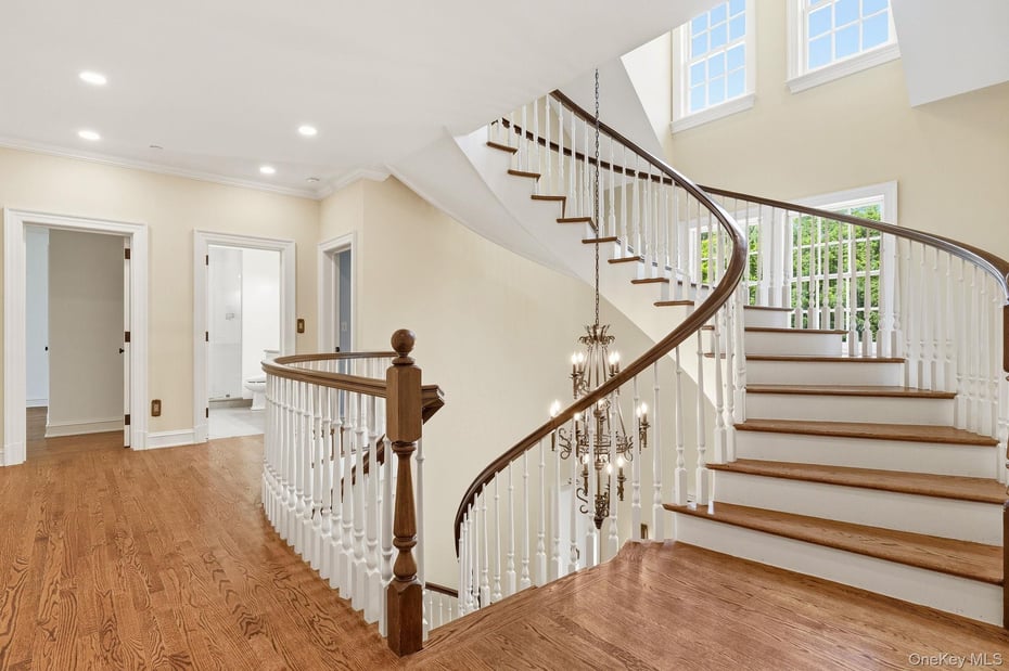 2 Heathcote Drive Photo 19
