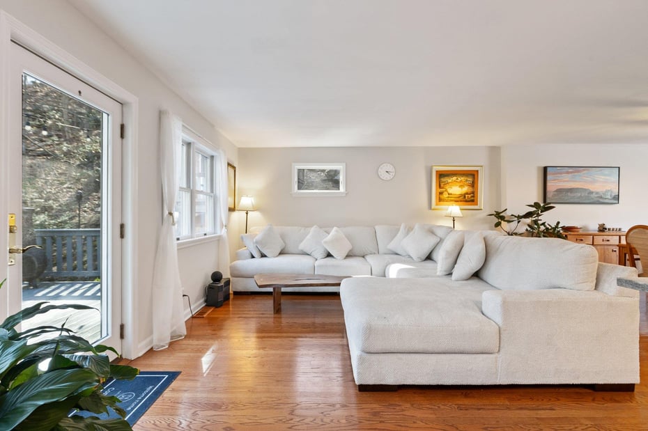 385 Lake Shore Drive Photo 11