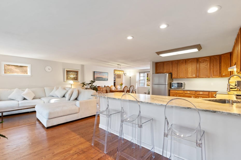 385 Lake Shore Drive Photo 9