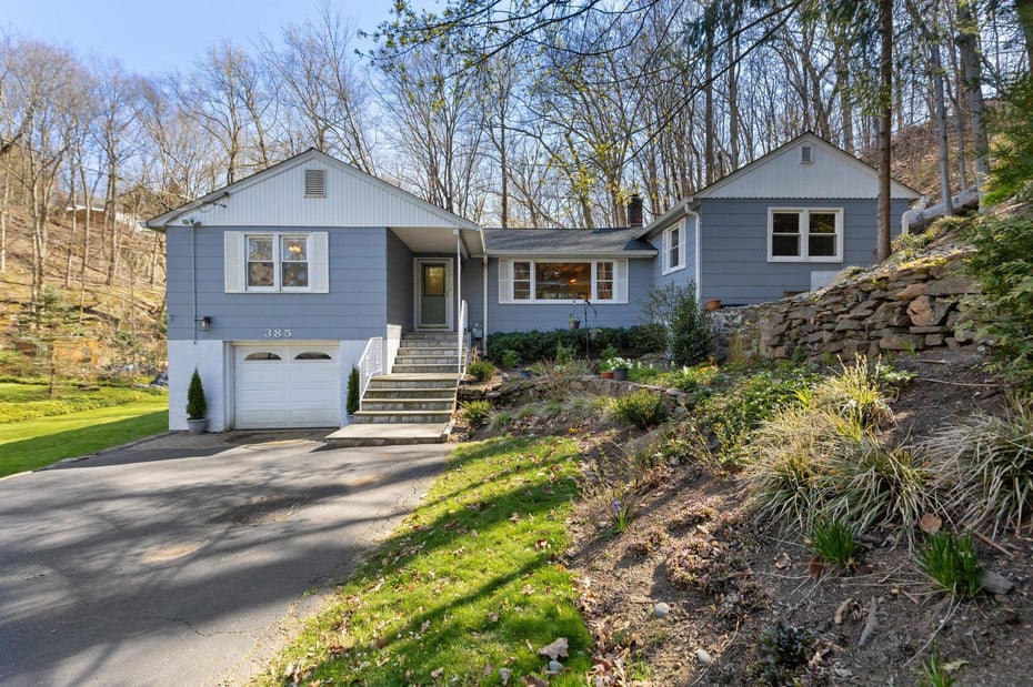 385 Lake Shore Drive Photo 1