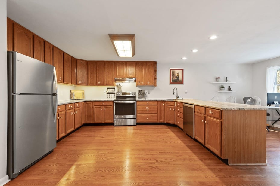 385 Lake Shore Drive Photo 8