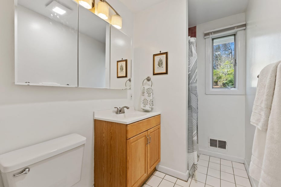 385 Lake Shore Drive Photo 25