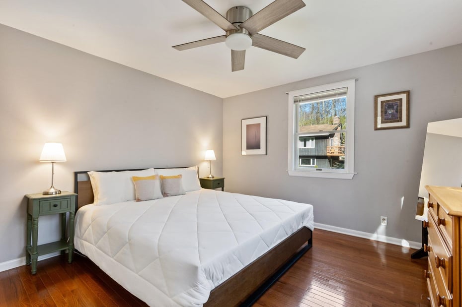 385 Lake Shore Drive Photo 23