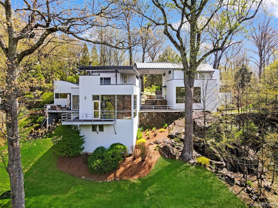 54 Cross Pond Road Photo 2