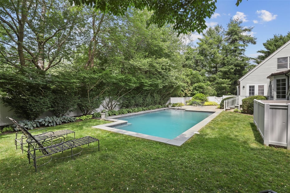 6 Hunt Farm Road Photo 2