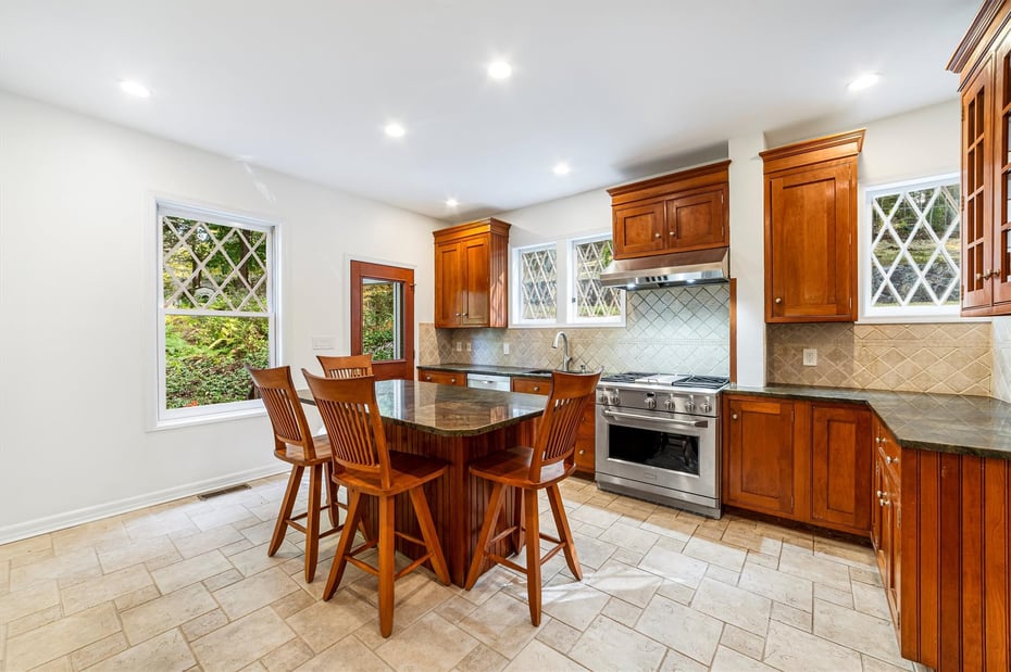 750 Bedford Road Photo 21