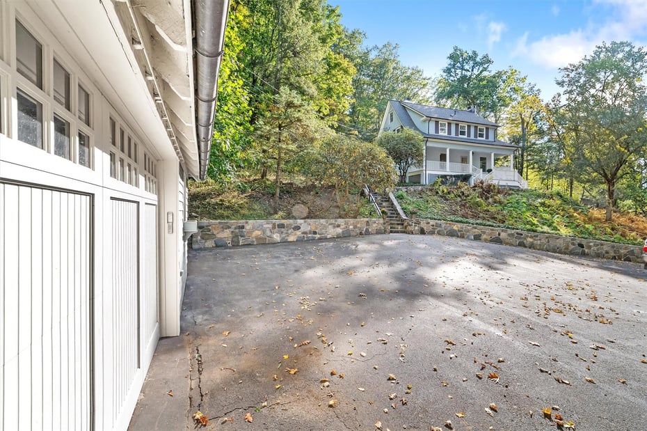 750 Bedford Road Photo 18