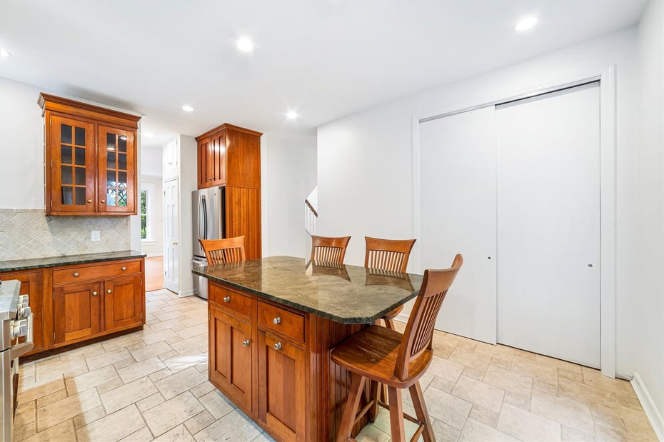 750 Bedford Road Photo 23