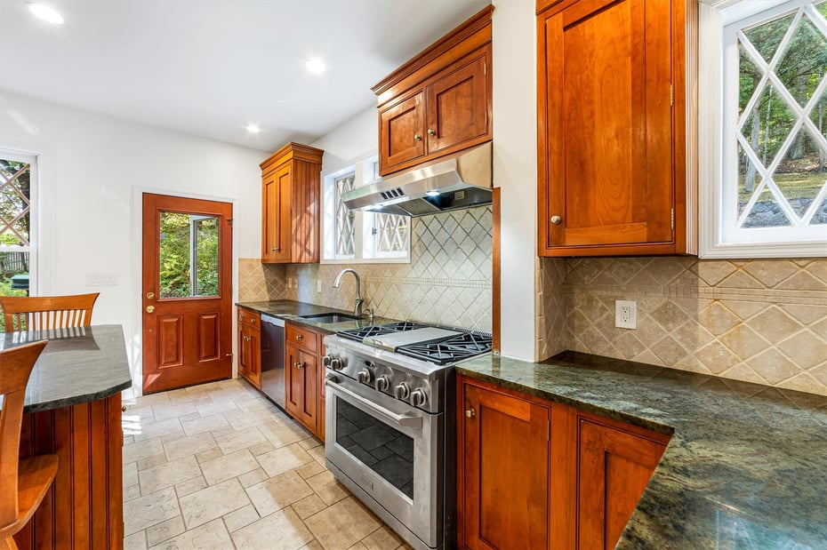 750 Bedford Road Photo 24