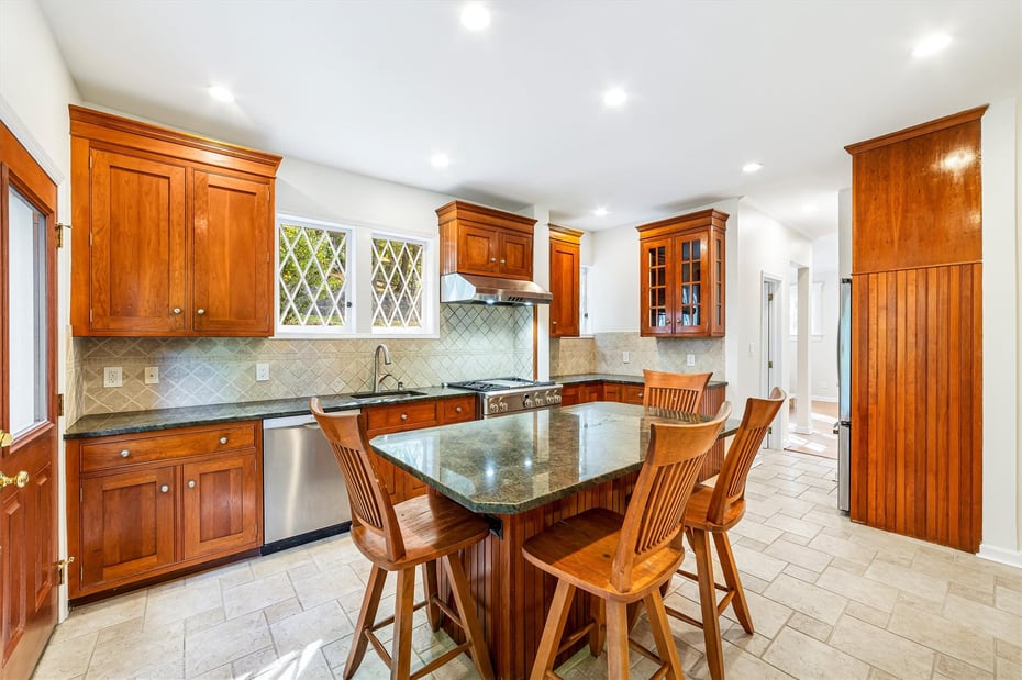 750 Bedford Road Photo 22