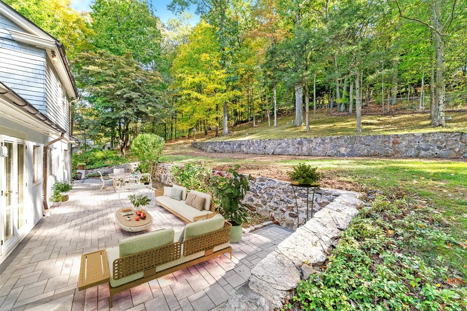 750 Bedford Road Photo 15