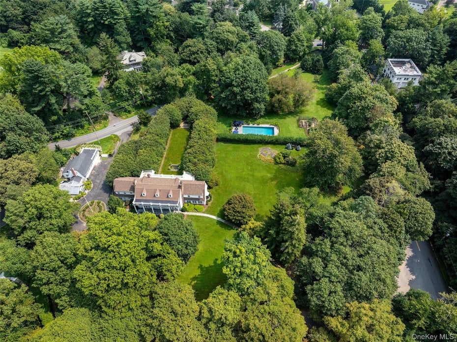 36 Revolutionary Road Photo 43