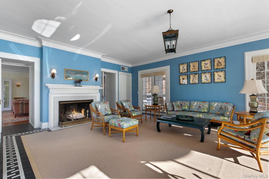 36 Revolutionary Road Photo 17