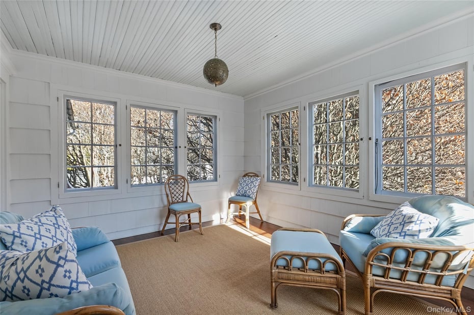 36 Revolutionary Road Photo 30