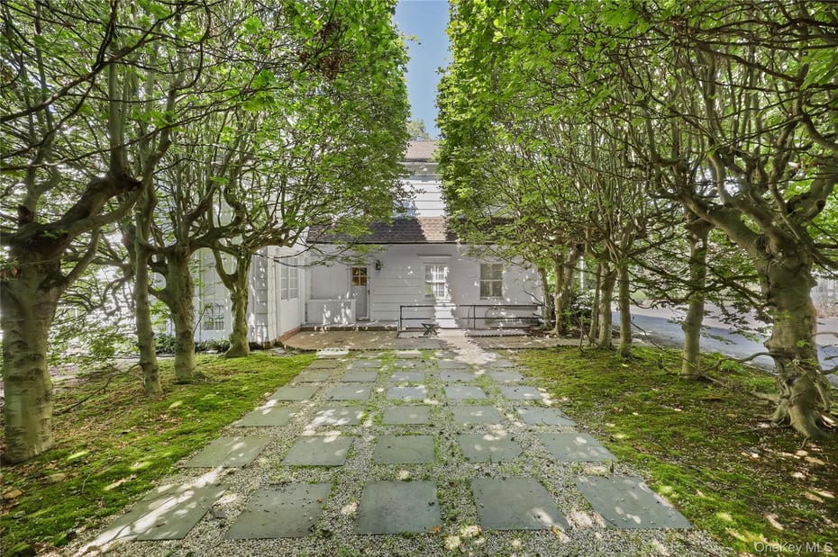 36 Revolutionary Road Photo 50