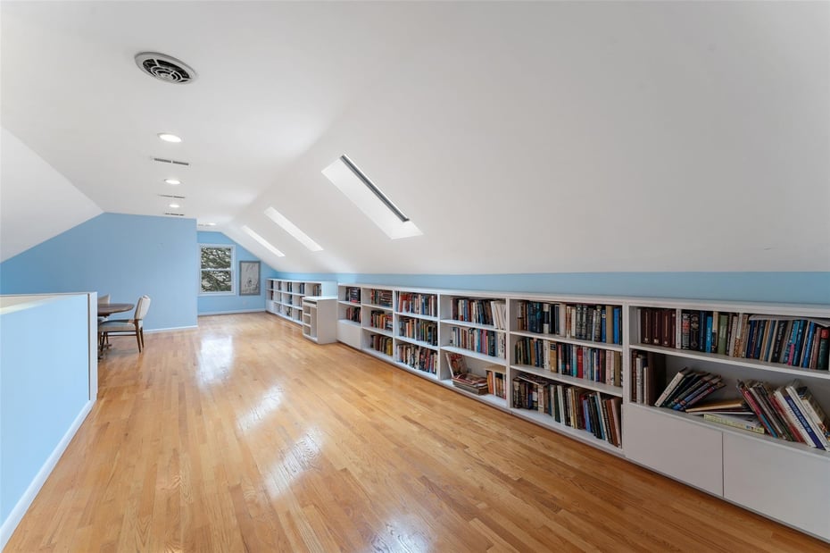 27 Homeside Lane Photo 17