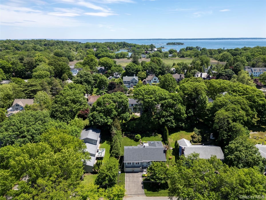 835 Shore Acres Drive Photo 1