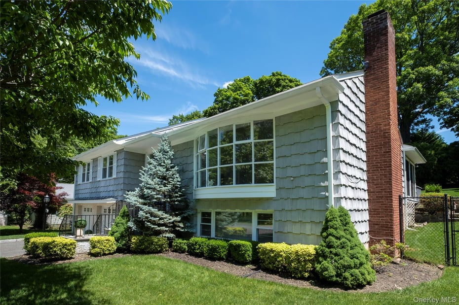 835 Shore Acres Drive Photo 3