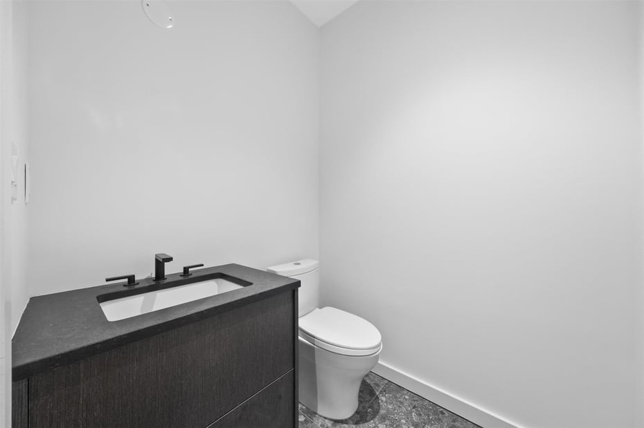 7 Lexington Drive Photo 6