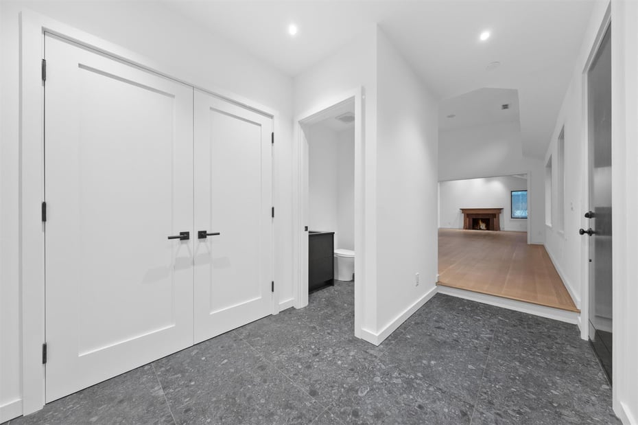 7 Lexington Drive Photo 4