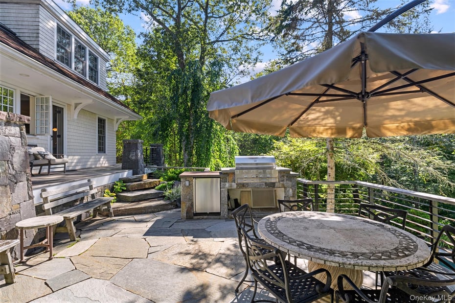 12 Bishop Park Road Photo 17