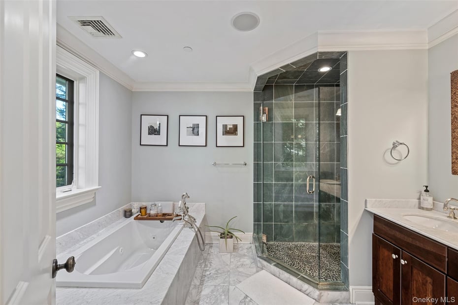 12 Bishop Park Road Photo 21