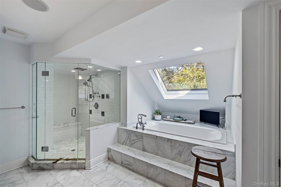 12 Bishop Park Road Photo 23