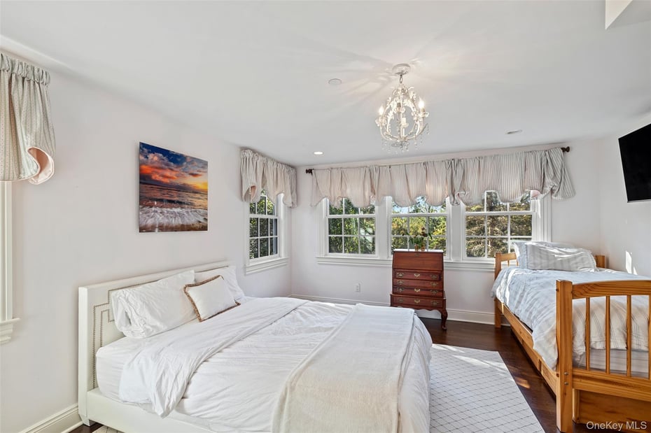 12 Bishop Park Road Photo 25