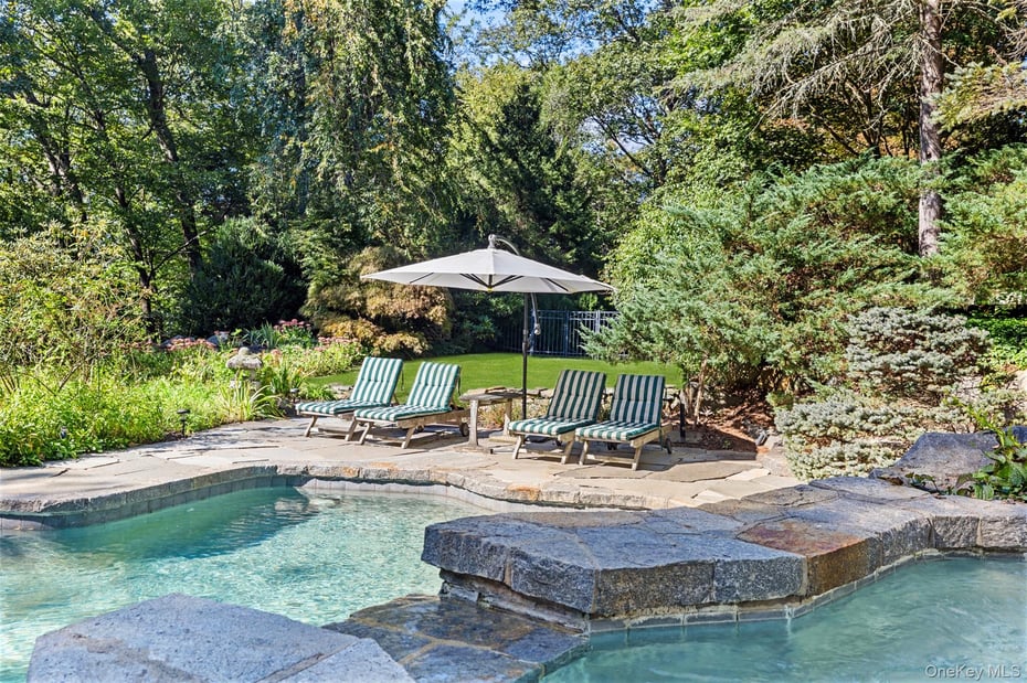 12 Bishop Park Road Photo 30