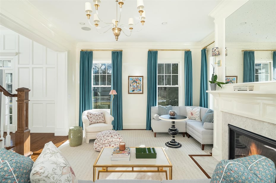 6 Seymour Place E Photo 4